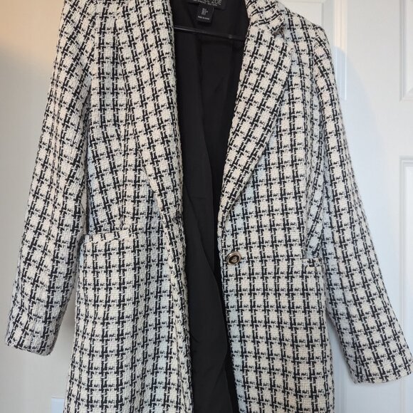 Black and White Patterned Jacket - Picture 2 of 3
